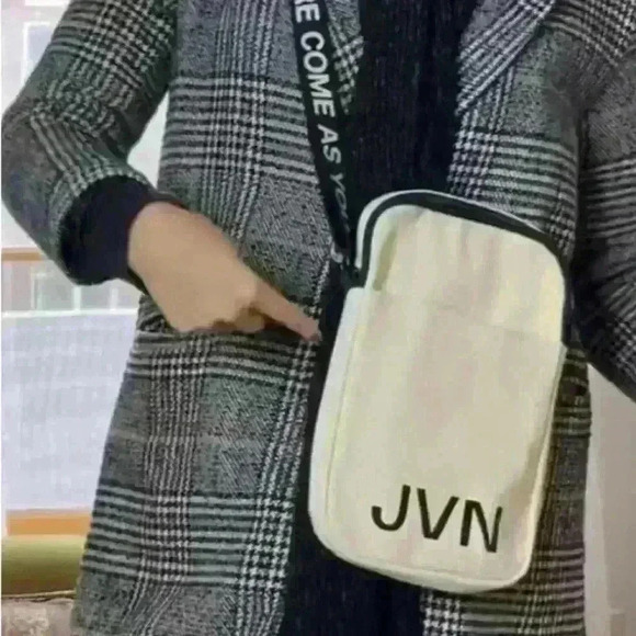 JVN Crossbody Canvas Ivory and Black Bag "come as you are" on strap - Picture 1 of 8